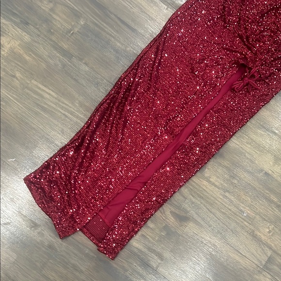 BLANC Elegant Sequin Gown - Picture 5 of 9